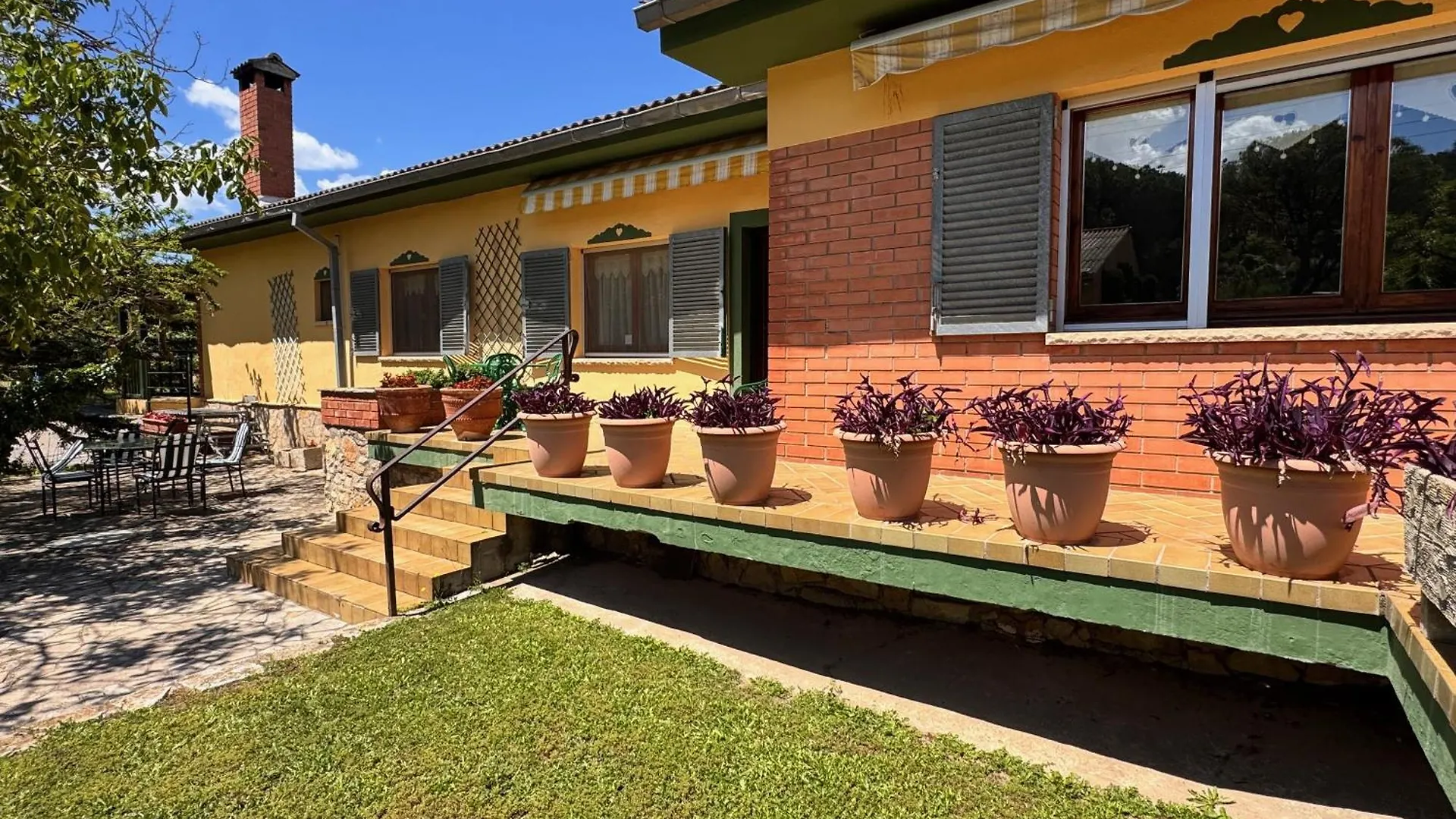 Villa El Mirador y El Nogal Capellades