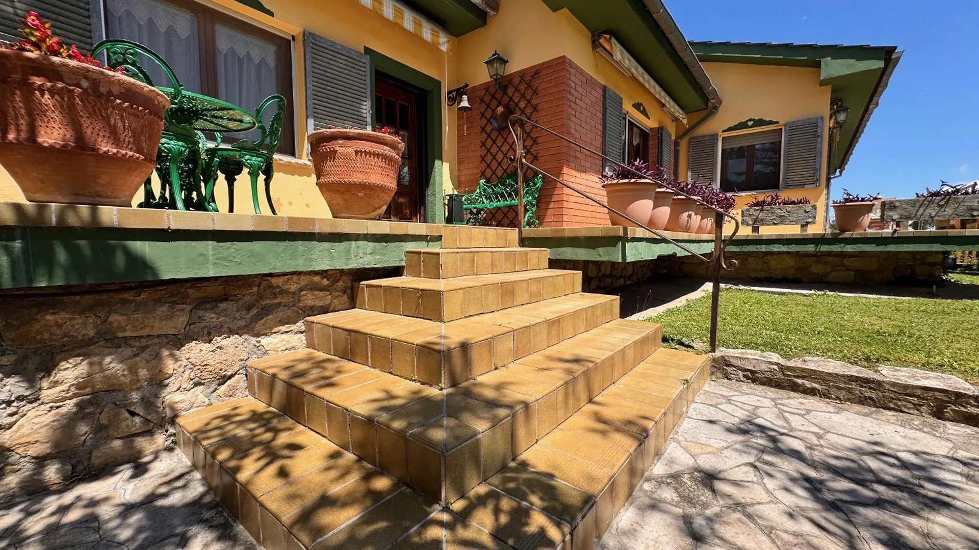 Villa El Mirador y El Nogal Capellades